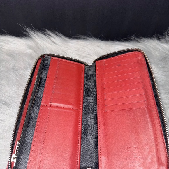 Louis Vuitton Damier Graphite Wallet with Classic Checkerboard Design - Picture 7 of 11